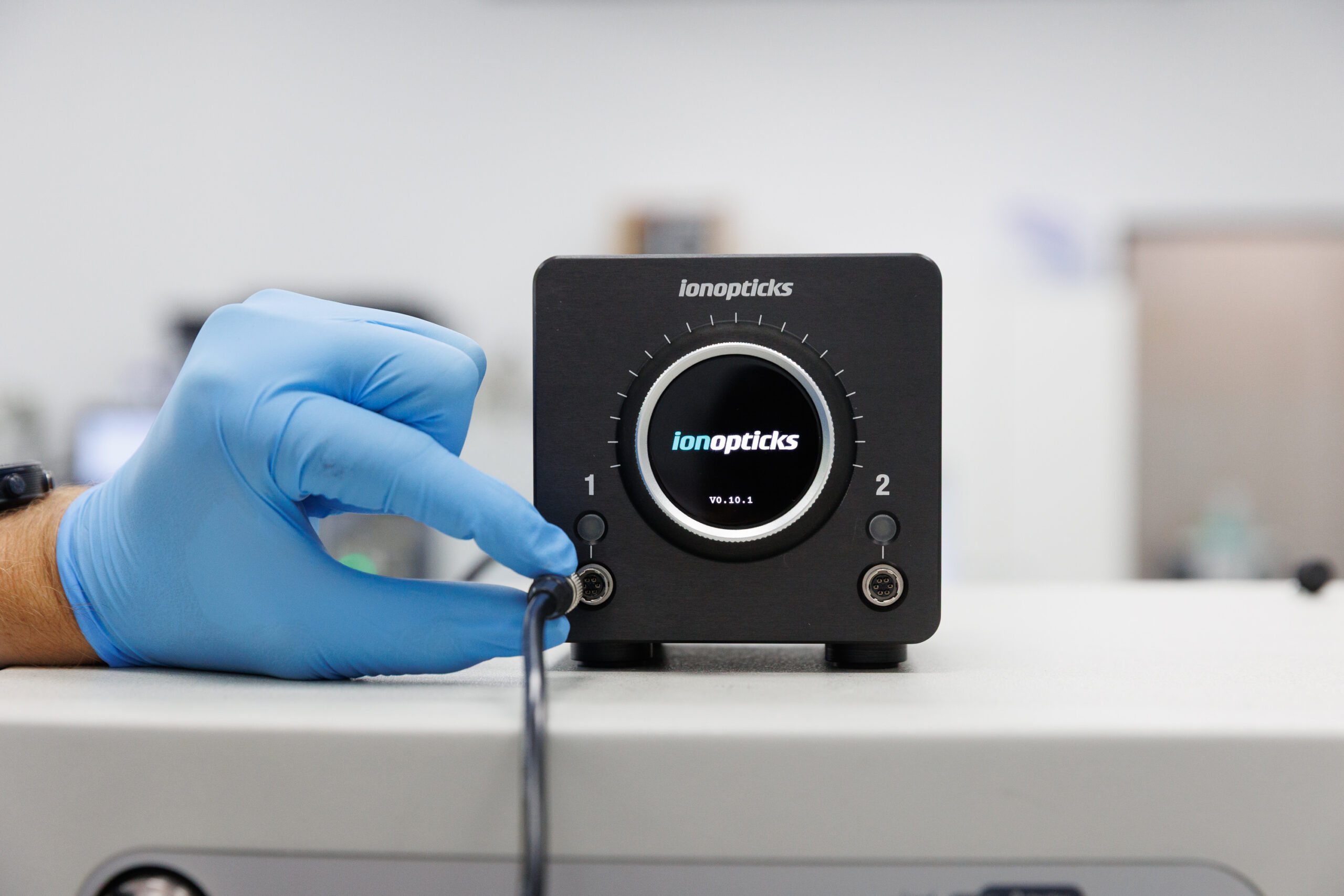 Hand adjusting IonOpticks HeatSync™ 2-Channel Controller unit