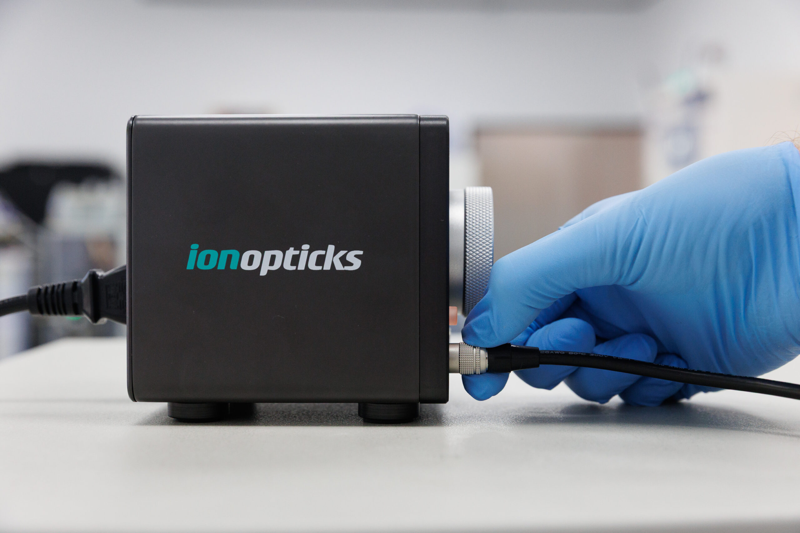 Hand adjusting IonOpticks HeatSync™ 2-Channel Controller unit