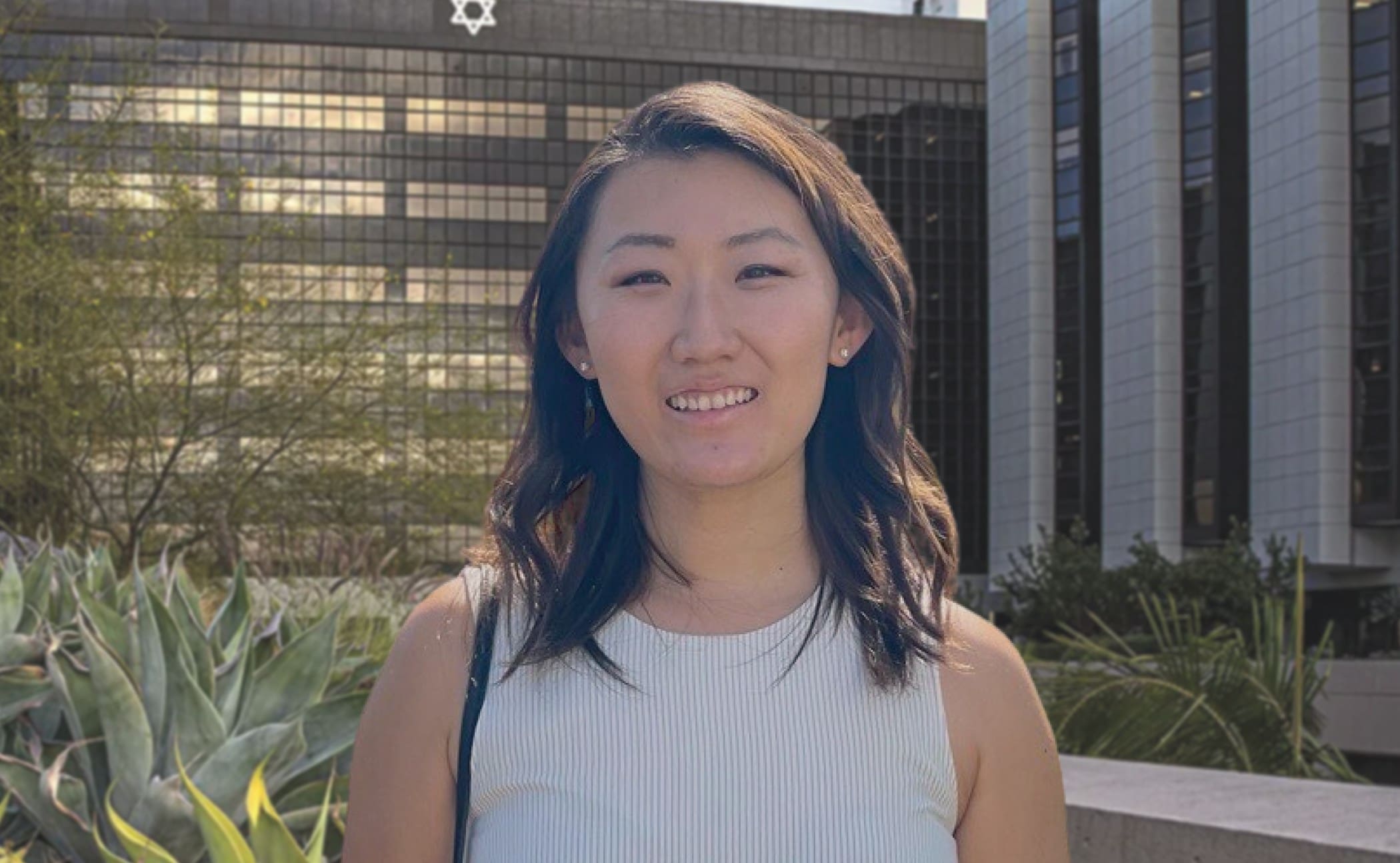 Lizhuo Ai stands in front of the Cedars-Sinai campus in LA